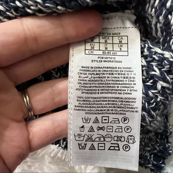 Guess slouchy cowl neck navy blue and white knit sweater womens size medium - Picture 10 of 11